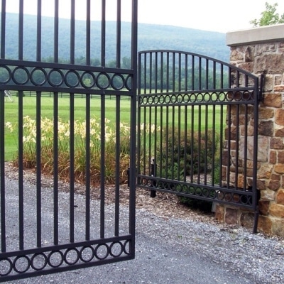 1_Driveway-Gate-with-Rings